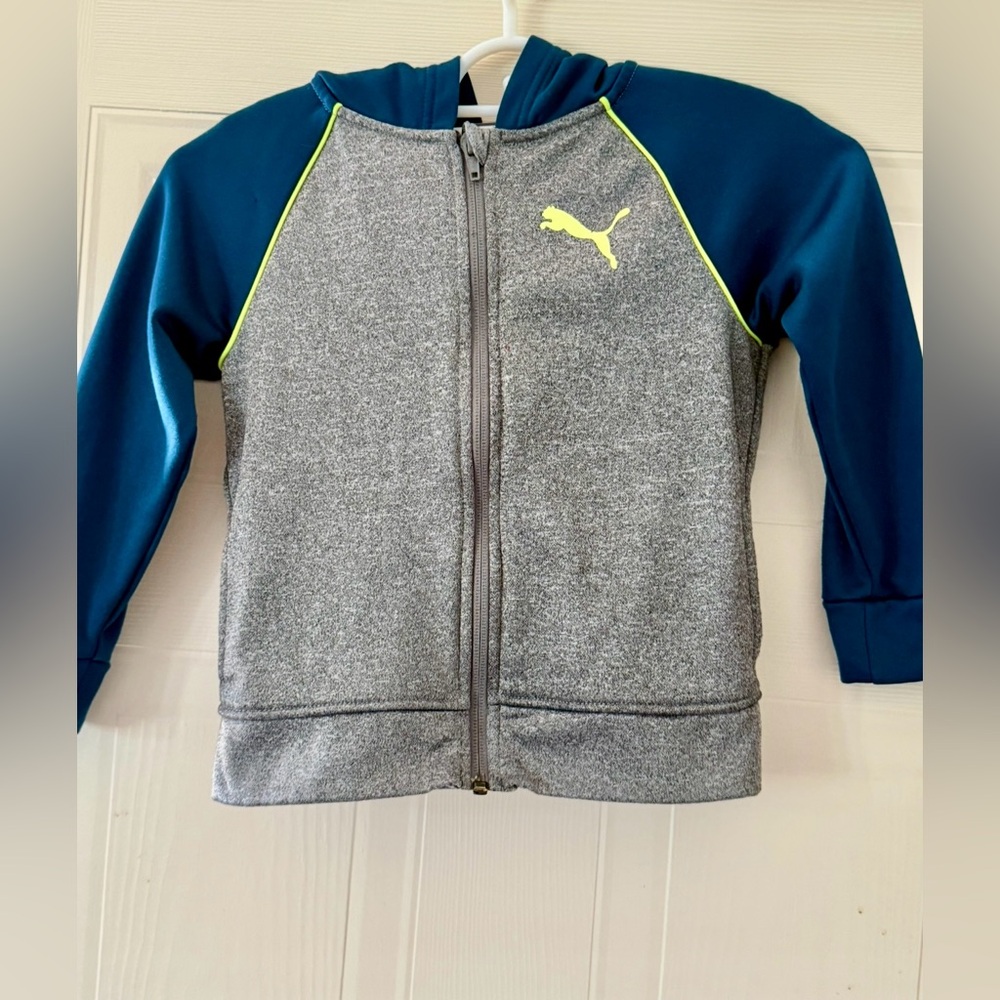 2/15$ Boys Puma Zip Up Sweater Size 4